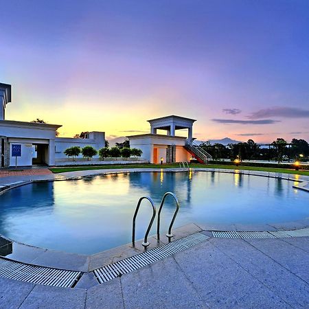 Royal Sarovar Portico Sziliguri Kültér fotó