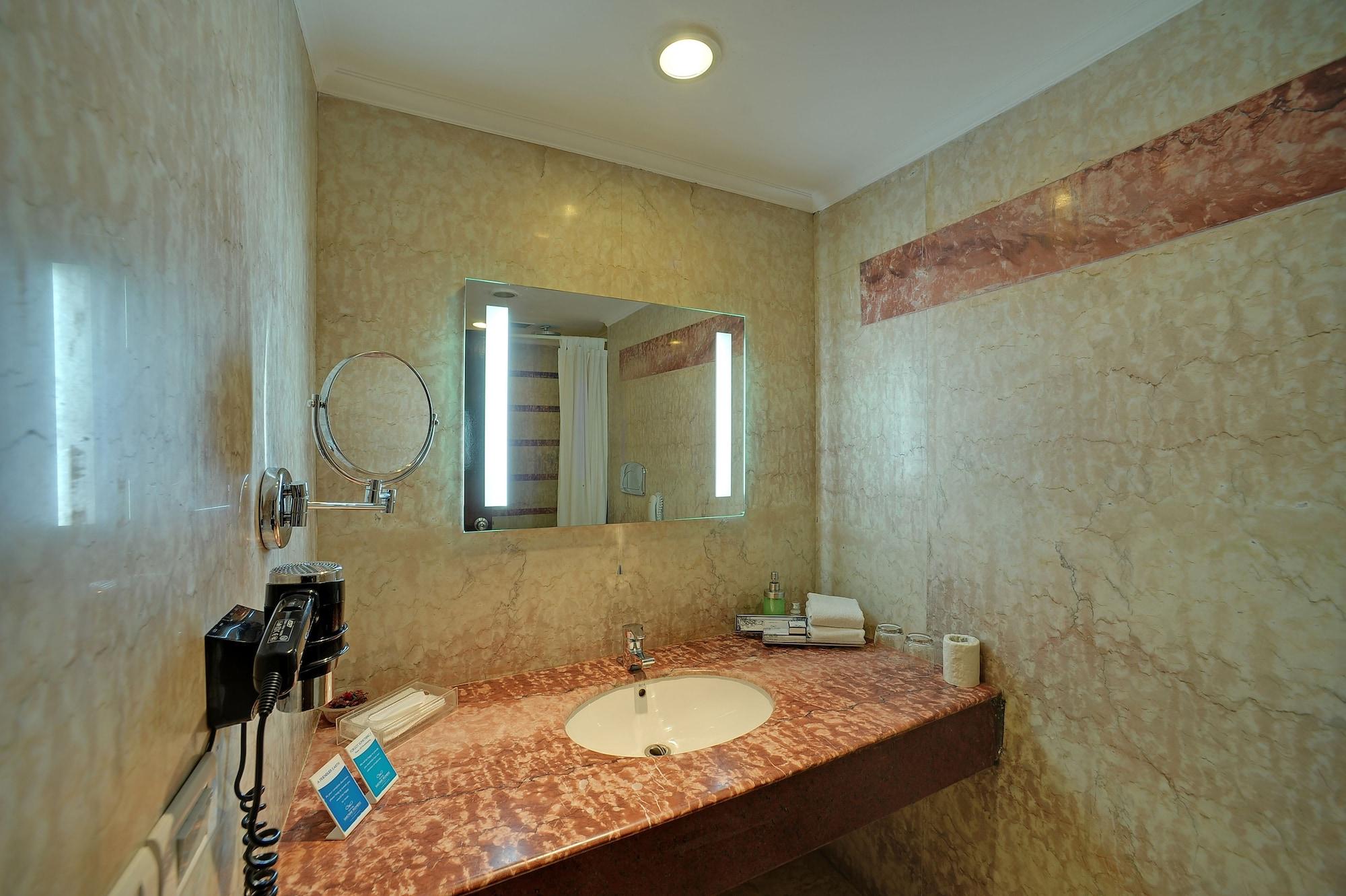 Royal Sarovar Portico Sziliguri Kültér fotó
