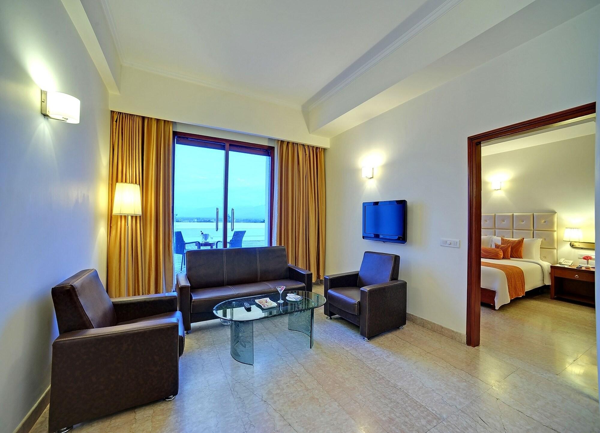 Royal Sarovar Portico Sziliguri Kültér fotó