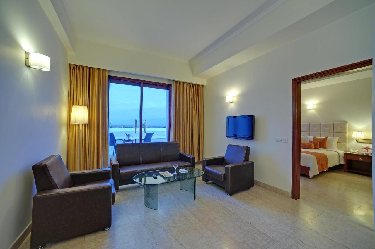 Royal Sarovar Portico Sziliguri Kültér fotó
