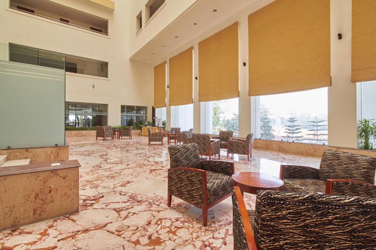 Royal Sarovar Portico Sziliguri Kültér fotó