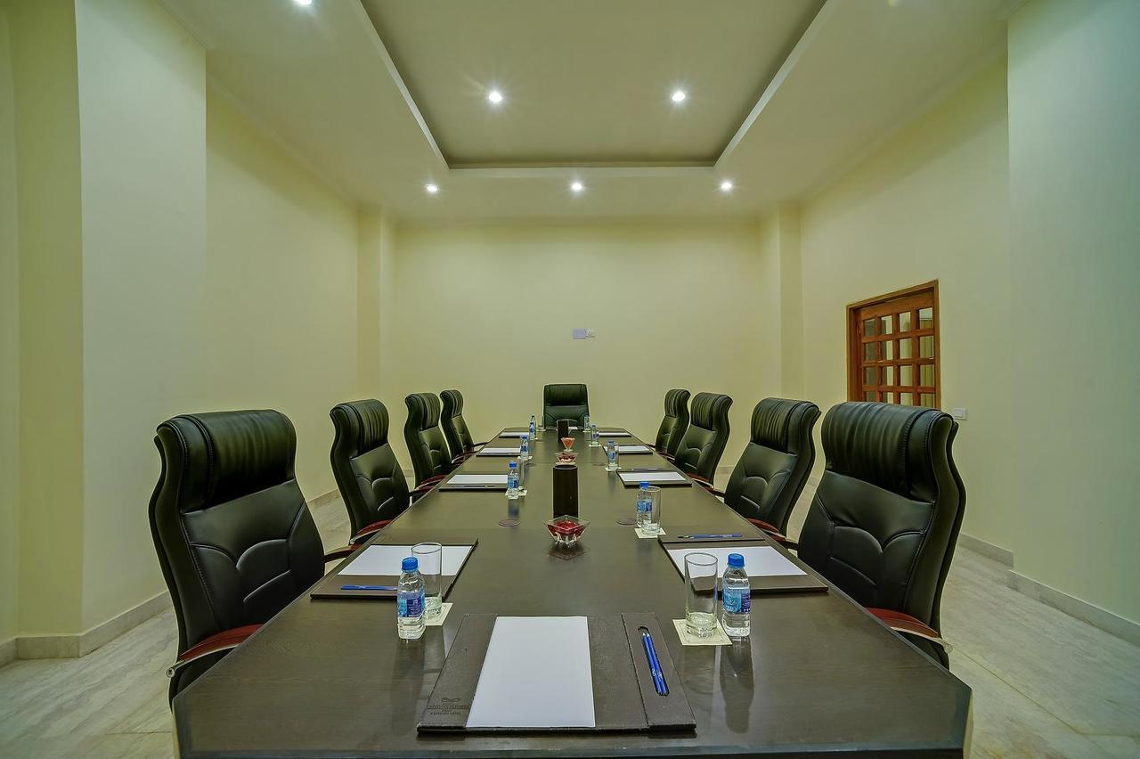 Royal Sarovar Portico Sziliguri Kültér fotó