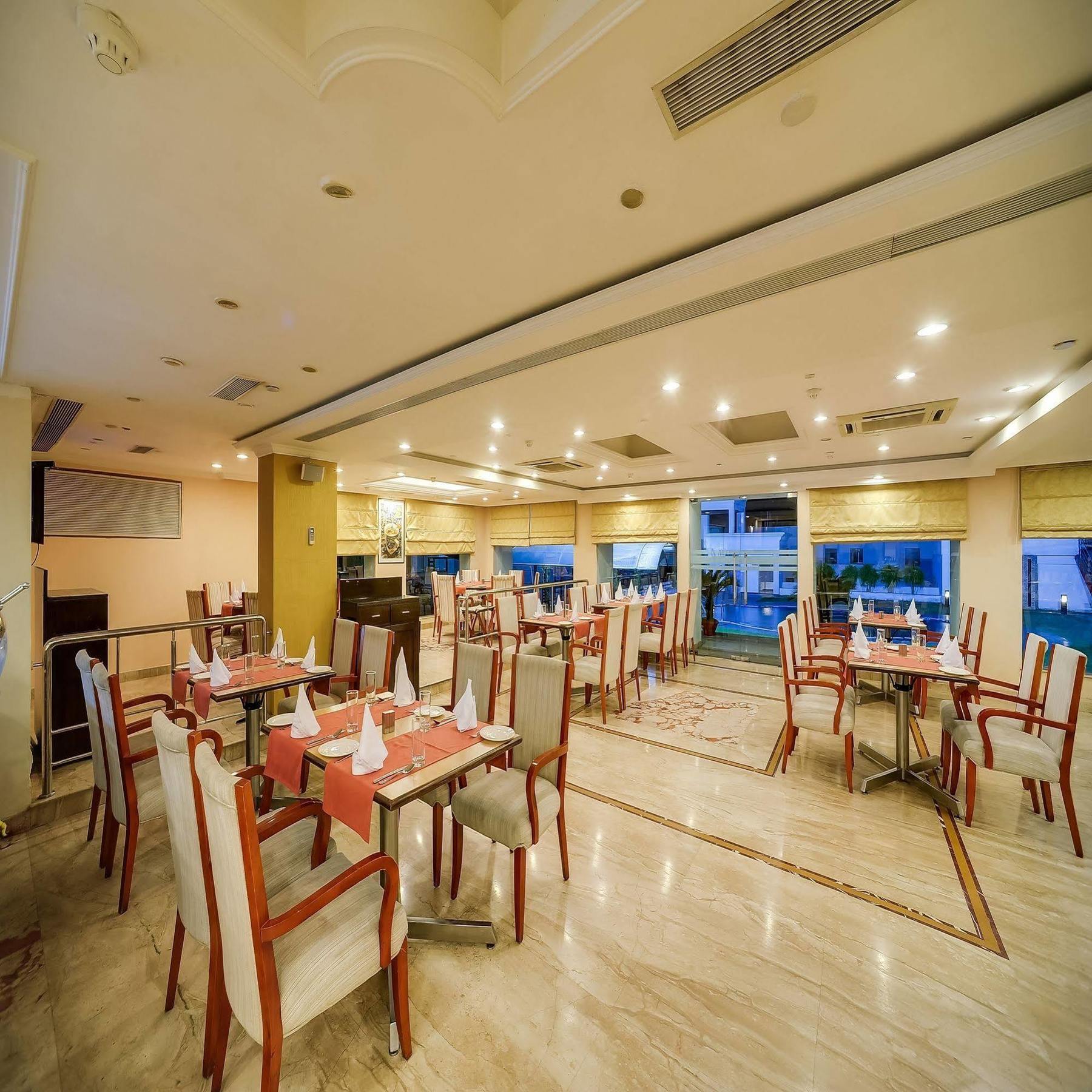 Royal Sarovar Portico Sziliguri Kültér fotó