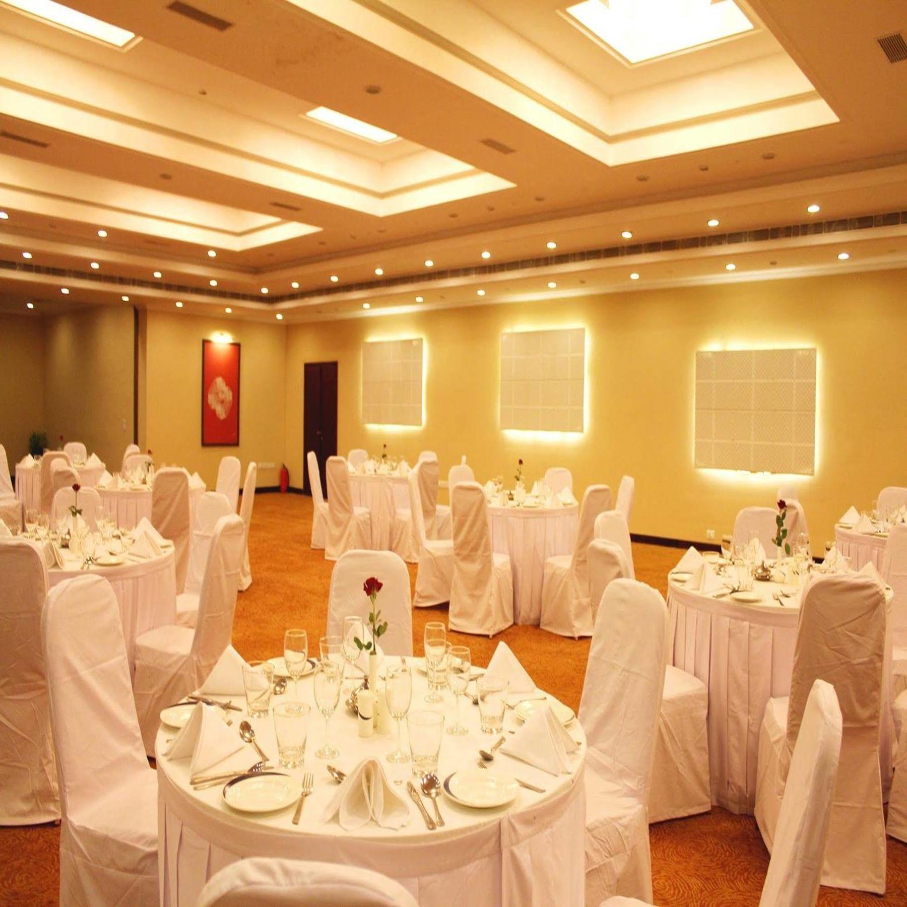 Royal Sarovar Portico Sziliguri Kültér fotó