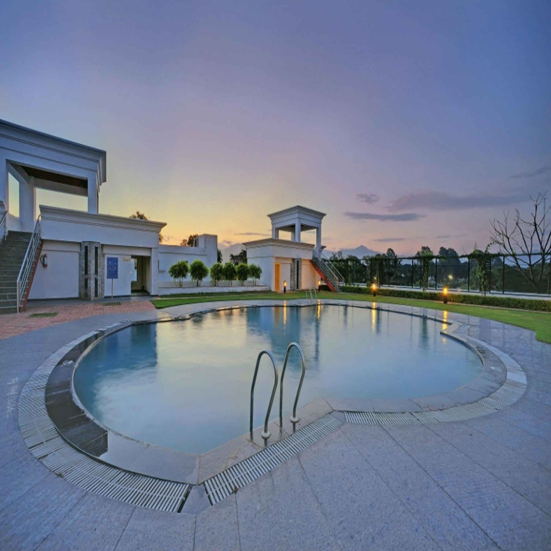 Royal Sarovar Portico Sziliguri Kültér fotó
