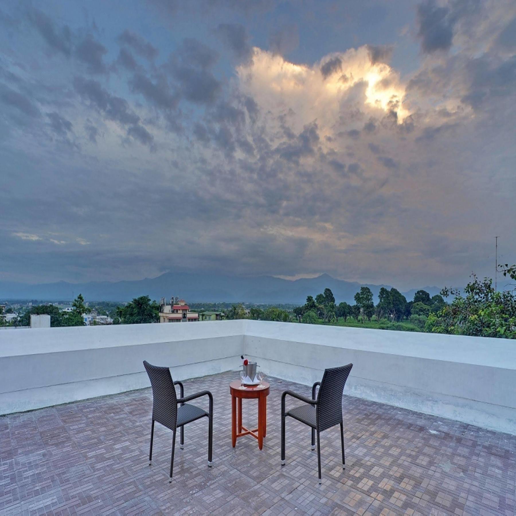 Royal Sarovar Portico Sziliguri Kültér fotó